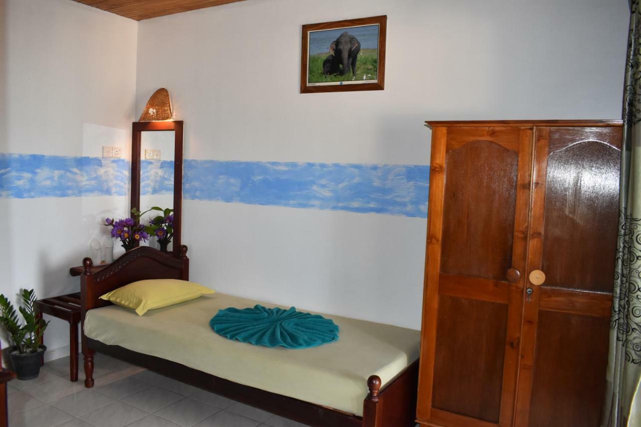 Whitepearl Beach ヒッカドゥワ エクステリア 写真